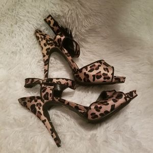 🎉 Beautiful Leopard Print Sandal